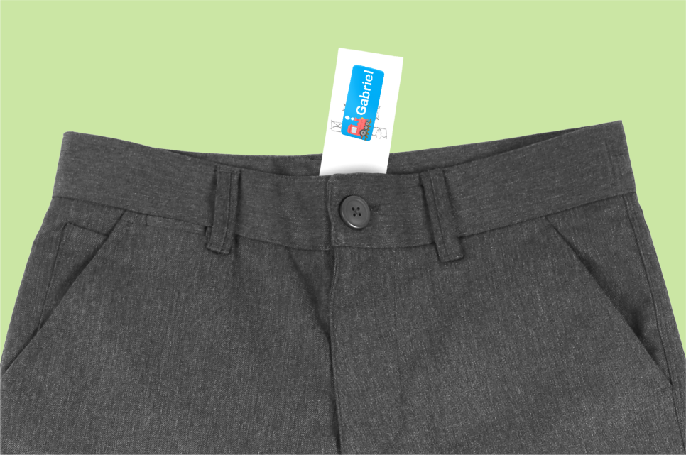 Etichetta personalizzata applicata sull’etichetta di lavaggio di un capo