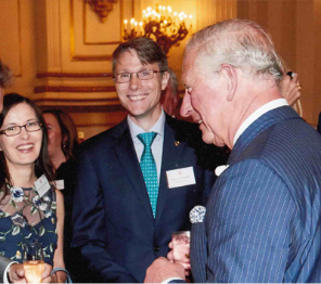 Lars B Andersen riceve il Queen's Award del Principe Charles a Buckingham Palace